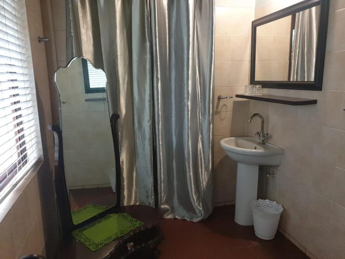 Kruger Allo B&B Komatipoort Bagian luar foto